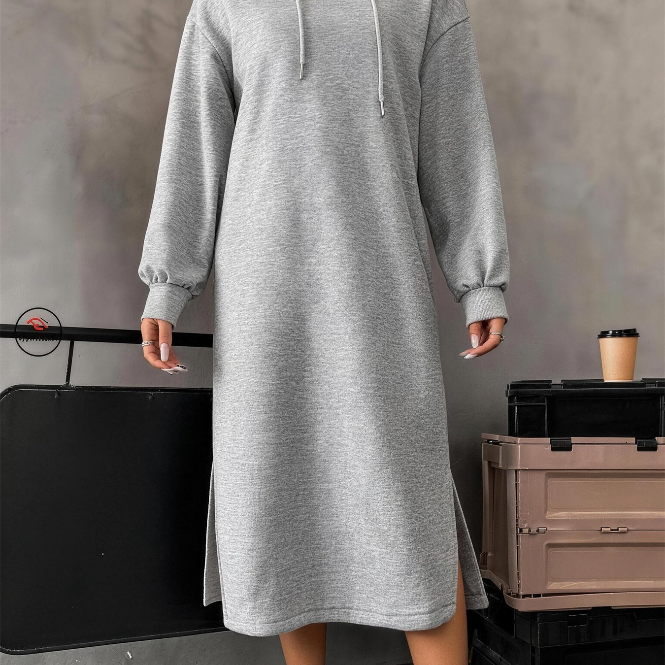 TEMU Robe de sport à capuche et manches longues pour femmes, style élégant et directionnel, cordon de serrage, en , tissu , confortable et chaude,