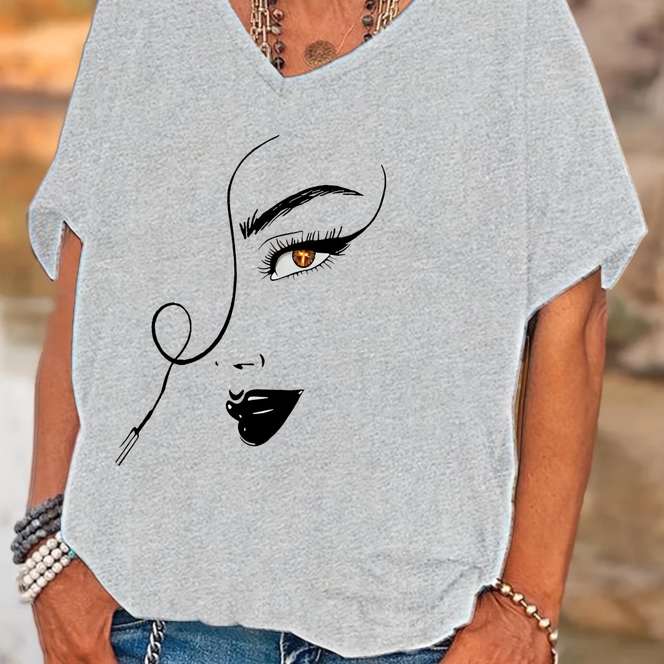 E-shop Plus Size, Damenmode Casual Einfaches Glaubensporträt-Druck V-Ausschnitt Kurzarm T-Shirt, Lockere Fledermausärmel Design, Ganzjahrestragbar