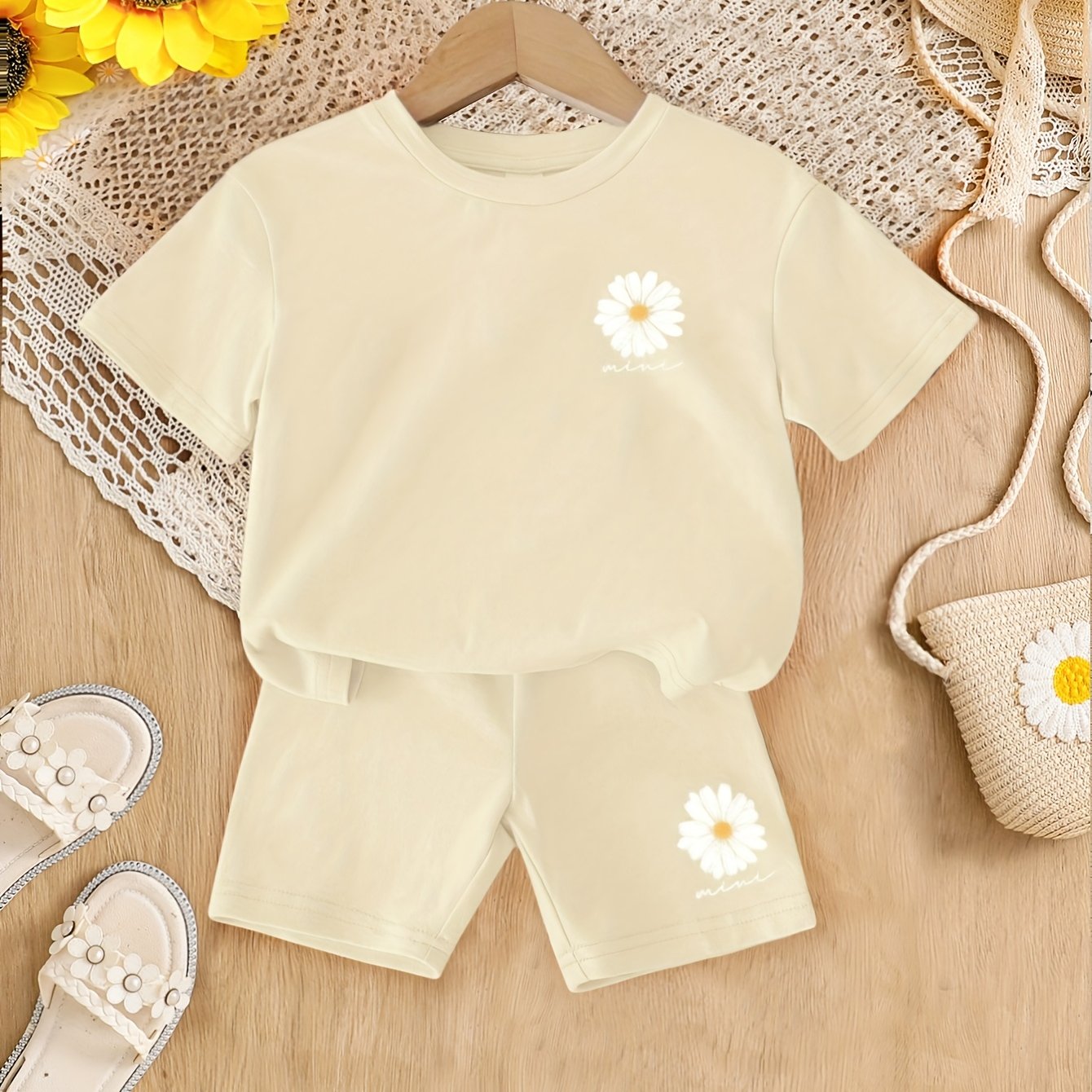 2pcs Girls' Summer Set, Baby Girl Daisy Print Round Neck Short Sleeve Top + Floral Print Elastic Waist Shorts, Soft Versatile Casual Children's Clothing, Perfect For Outdoor