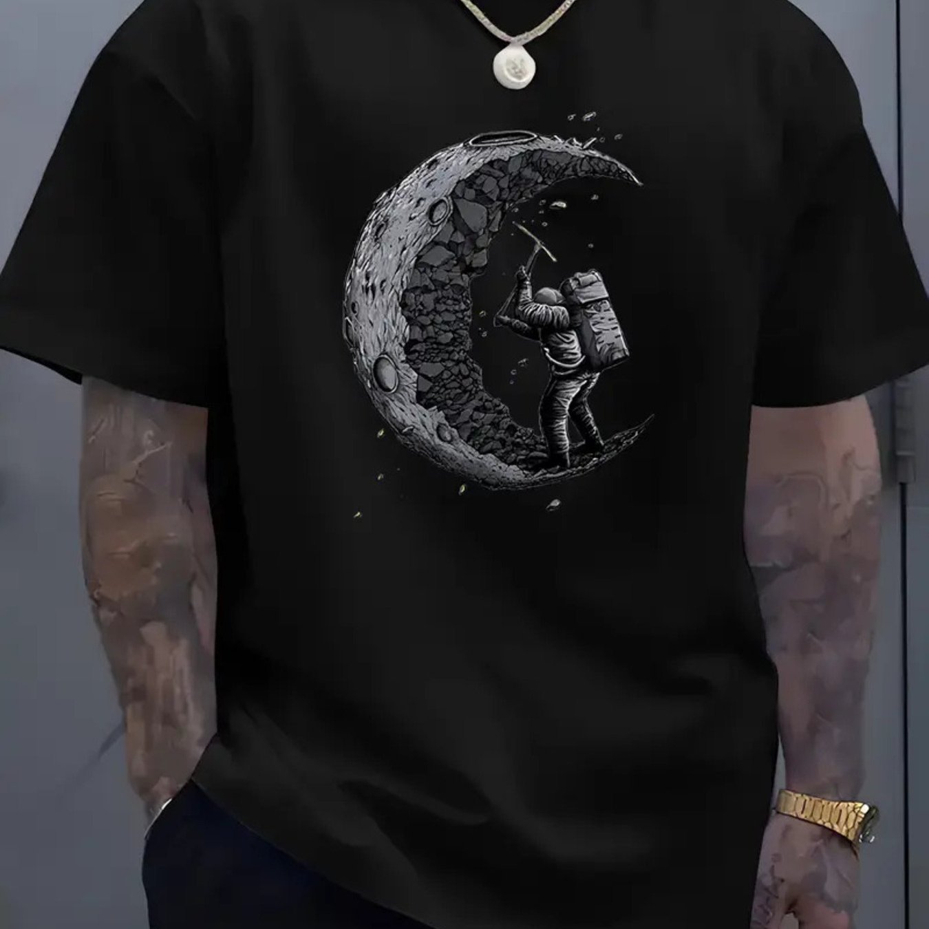 TEMU Plus-size Men's T-shirt With A Stylish Astronaut And Moon Graphic Print, Perfect For A Comfortable , Plus Size