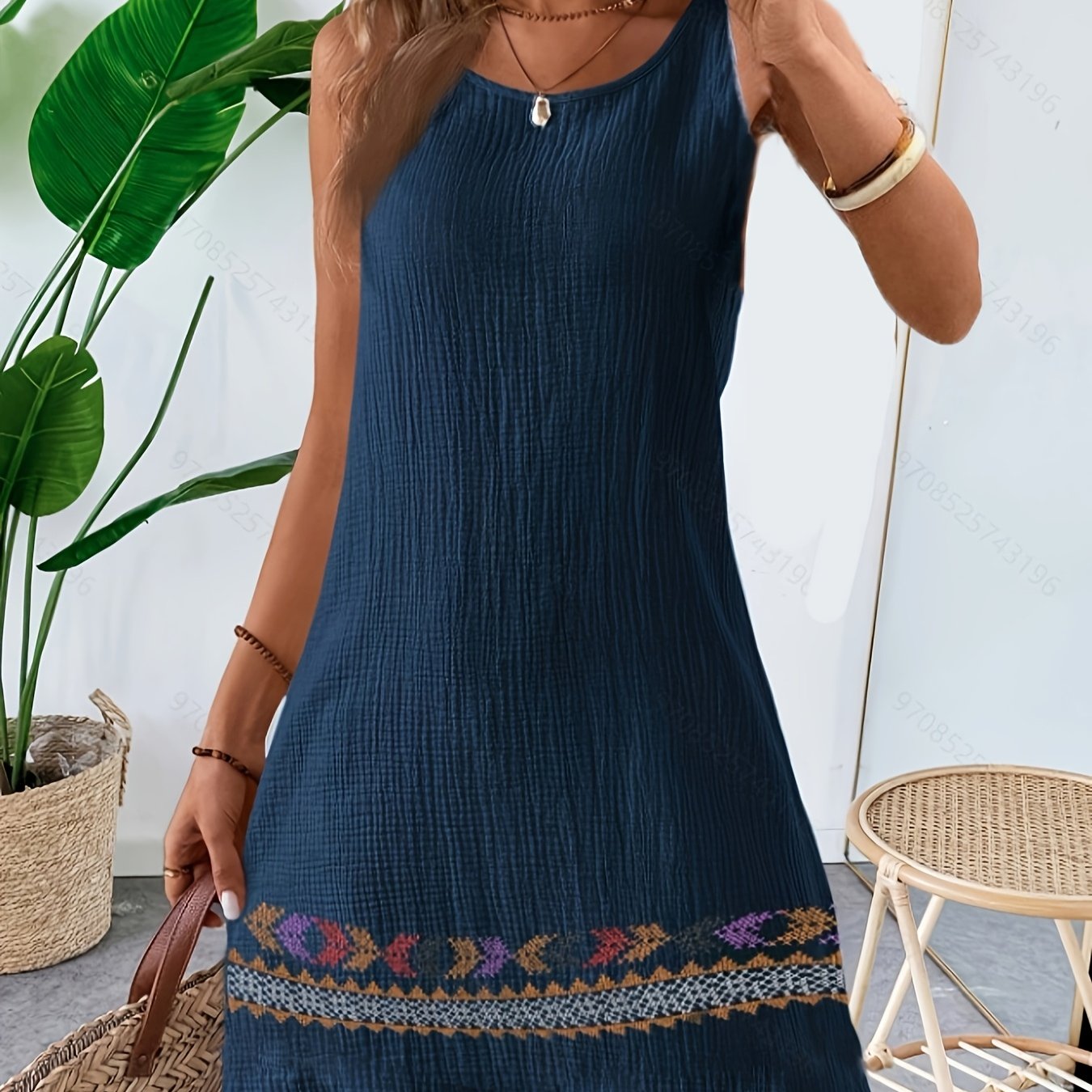 E-shop Sommerkleid für Frauen mit Rundhalsausschnitt und ohne Ärmel für den Strandurlaub