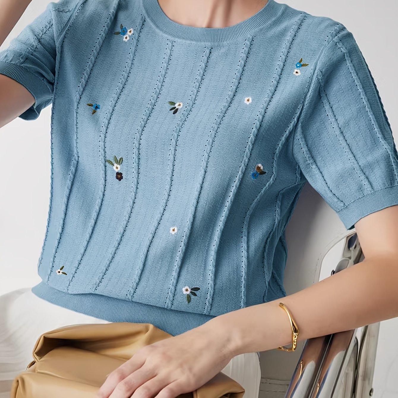TEMU T-shirt a maniche corte da donna con ricami vintage e design traforato, per e l'estate. Maglietta fresca con e ricami, top casual nuovo, base