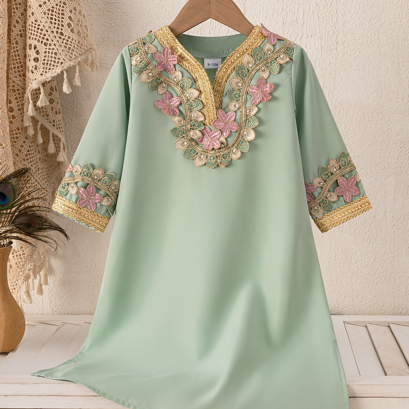Image of Middle Eastern Traditional ' Light Green Embroidered Robe With Ethnic Patterns, Casual Dress & Middle Eastern With Exquisite Lace Embroidery And Open Slit Dress