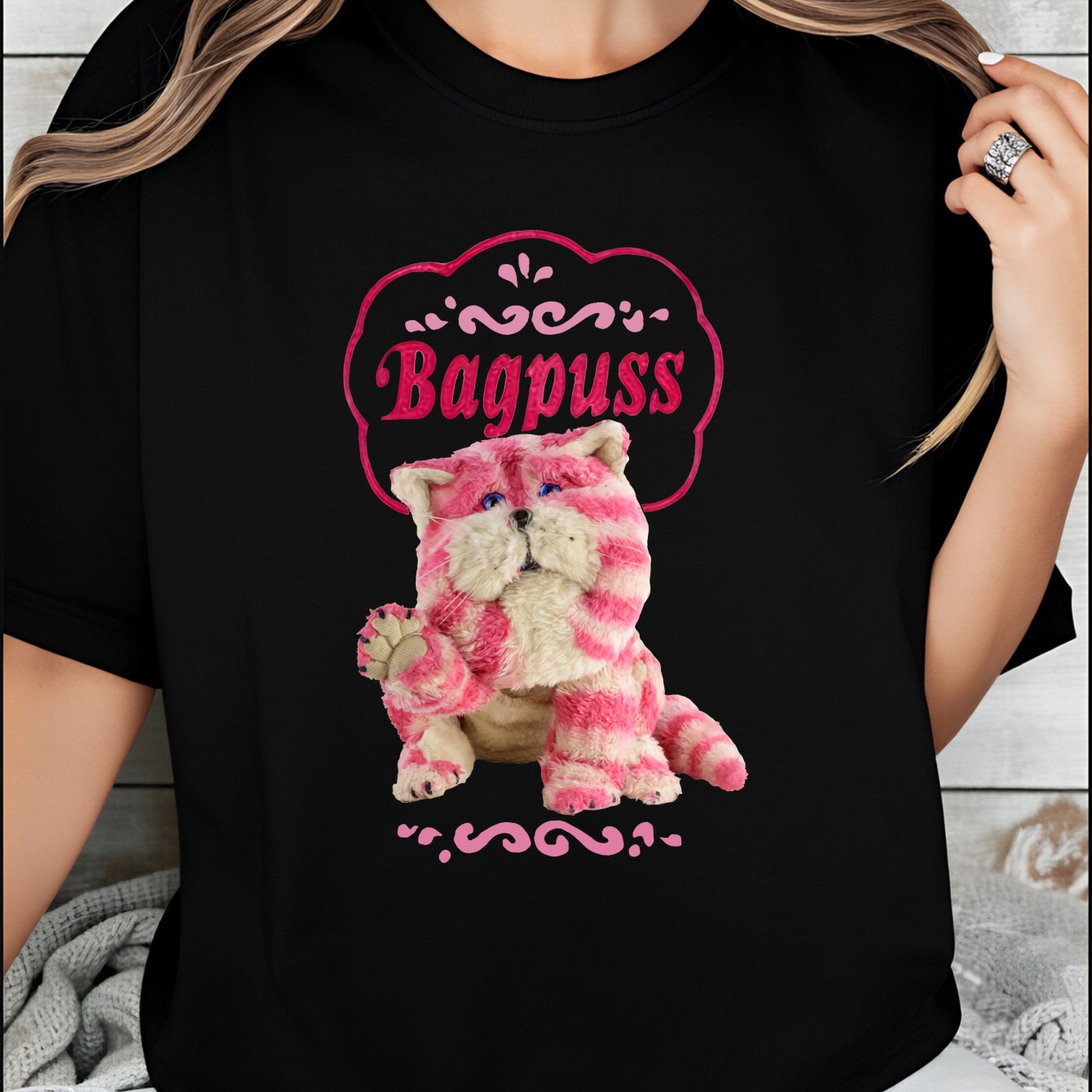 TEMU Plus Size - Cute And Whimsical Women's T-shirt Featuring Bagpuss Perfect For Casual Wear And Summer Ideal Gift For Cat Lovers And Nostalgic Fans