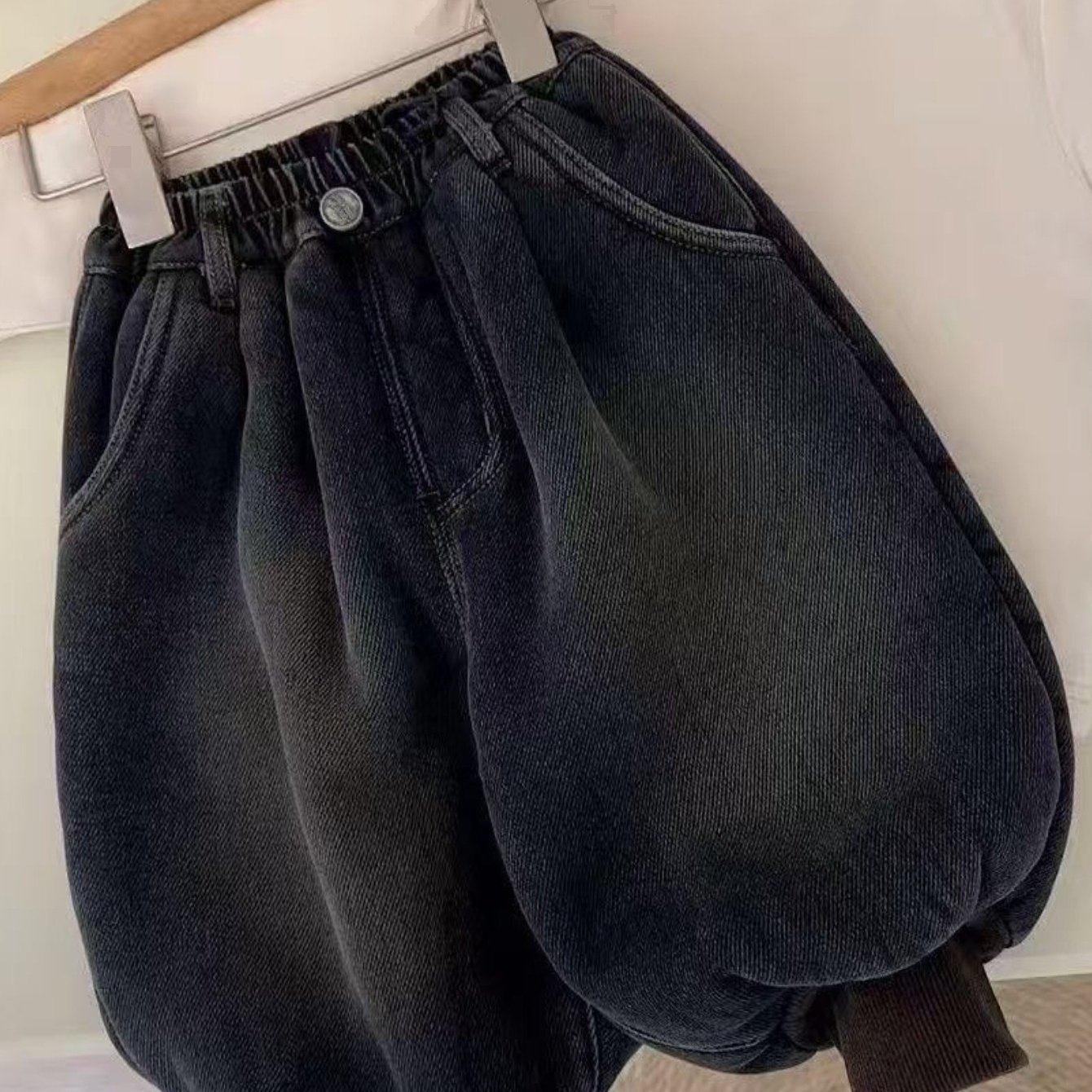 Image of New Boys' Autumn/winter Thickened Denim Joggers With Lantern-style Cut And Elastic Waistband For Easy Dressing; The Loose, Makes Them Ideal For Everyday For Boys And Girls