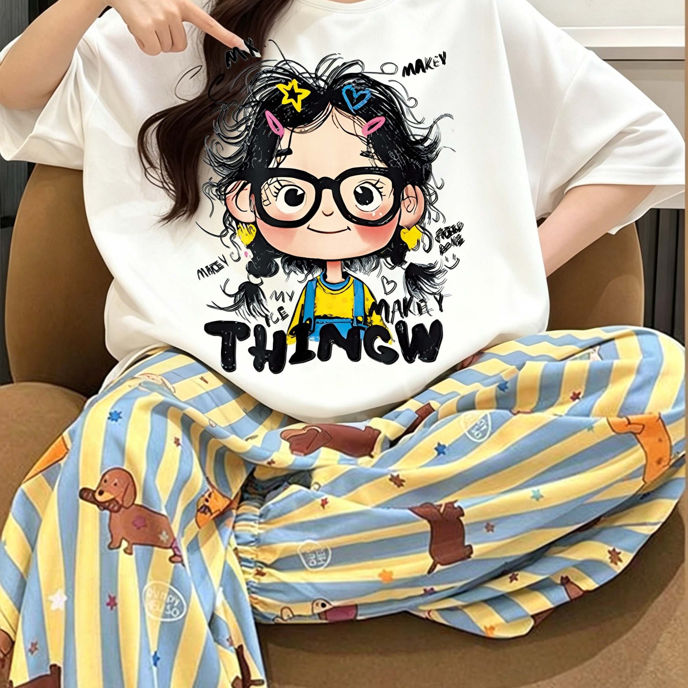 E-shop 2-teiliges Set, Locker Bequem, Weißes Rundhals-Kurzarm-Oberteil mit Niedlichem Cartoon-Druck, Kombiniert mit Langen Hosen mit Gestreiftem