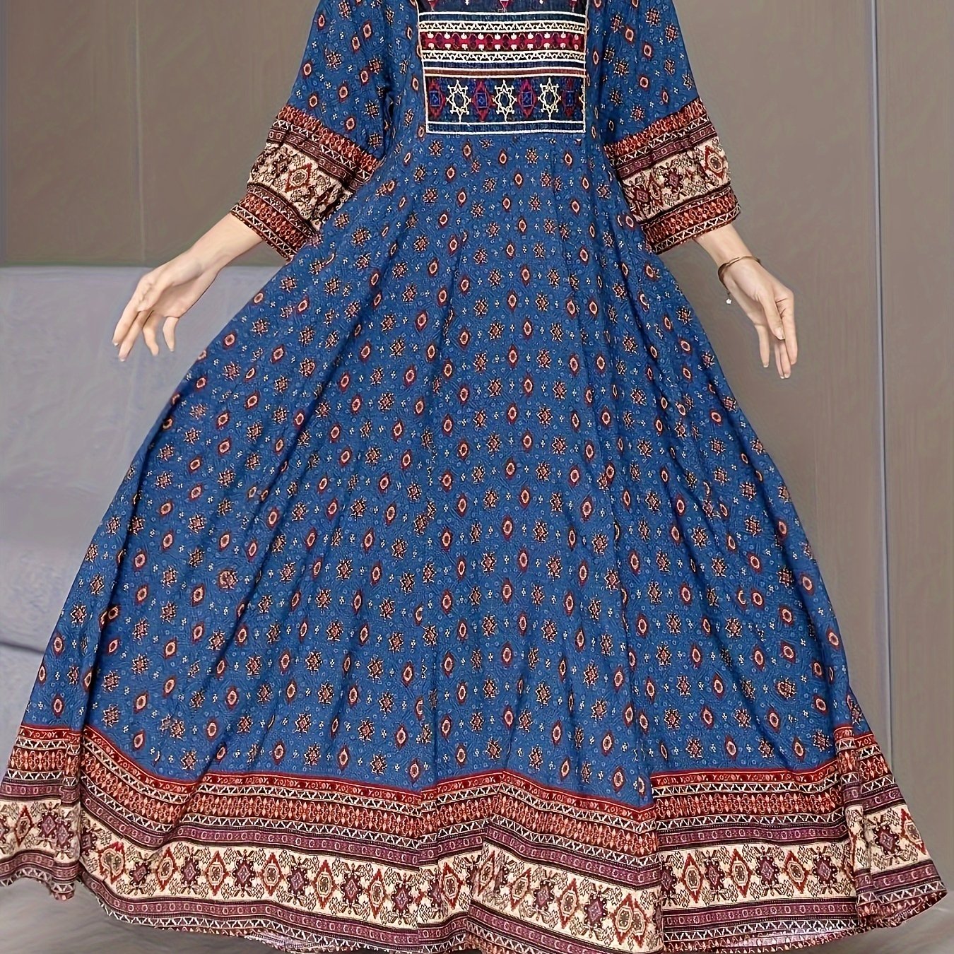 Kuva tulossa: TEMU Bohemianischer, bestickter Maxikleid, V-Ausschnitt, Polyester, nahöstlicher Stil, Gürtel, gerade geschnitten, Allwetter, Damenmode, lässige Urlaubs-Strandkleidung