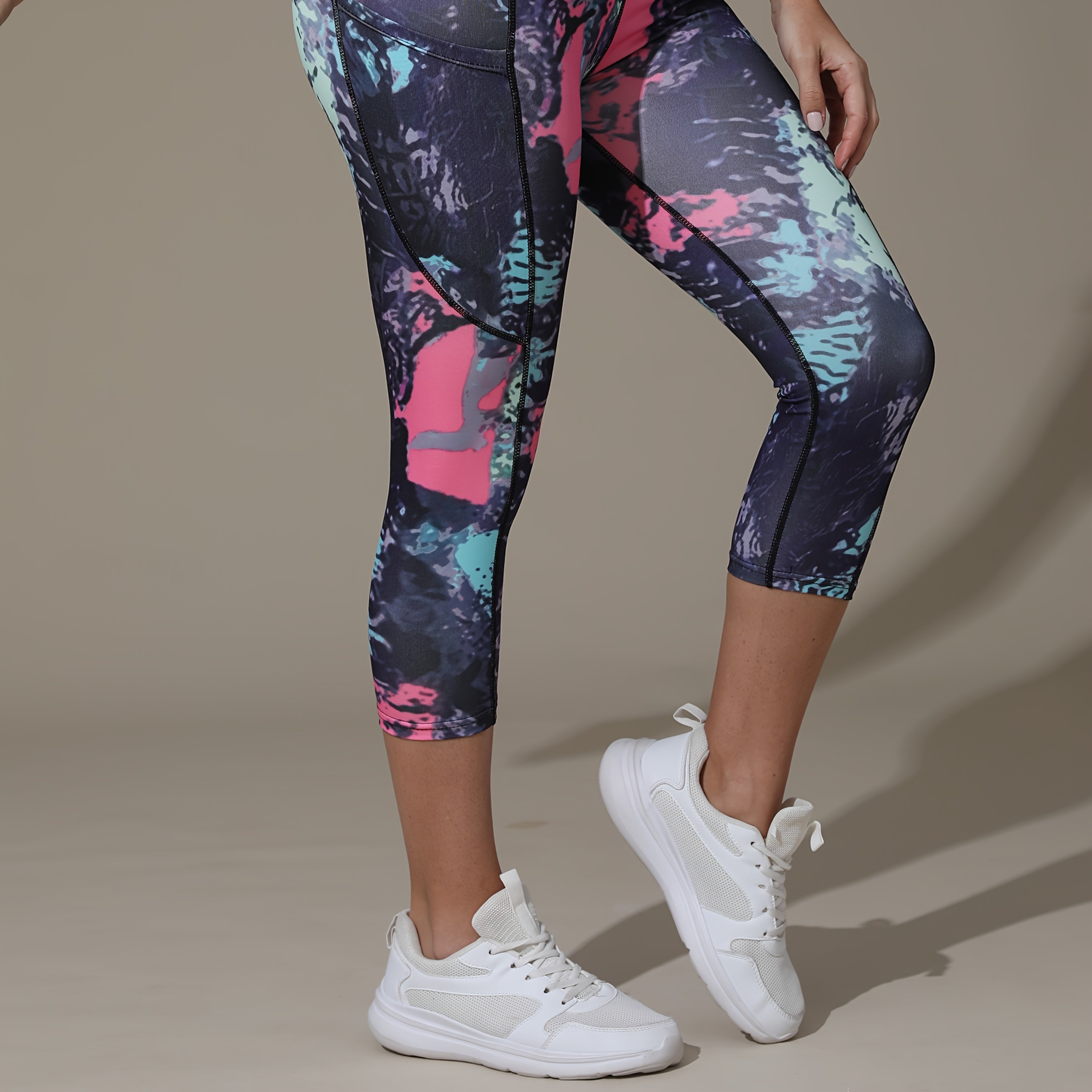 Image of 1pc High-stretch Fabric Leggings, Suitable For Cycling, Fitness, Parties, Outdoor Sports, Etc. Detailed Print Cropped Leggings With Pockets, Form-fitting Yoga 7/8 Leggings