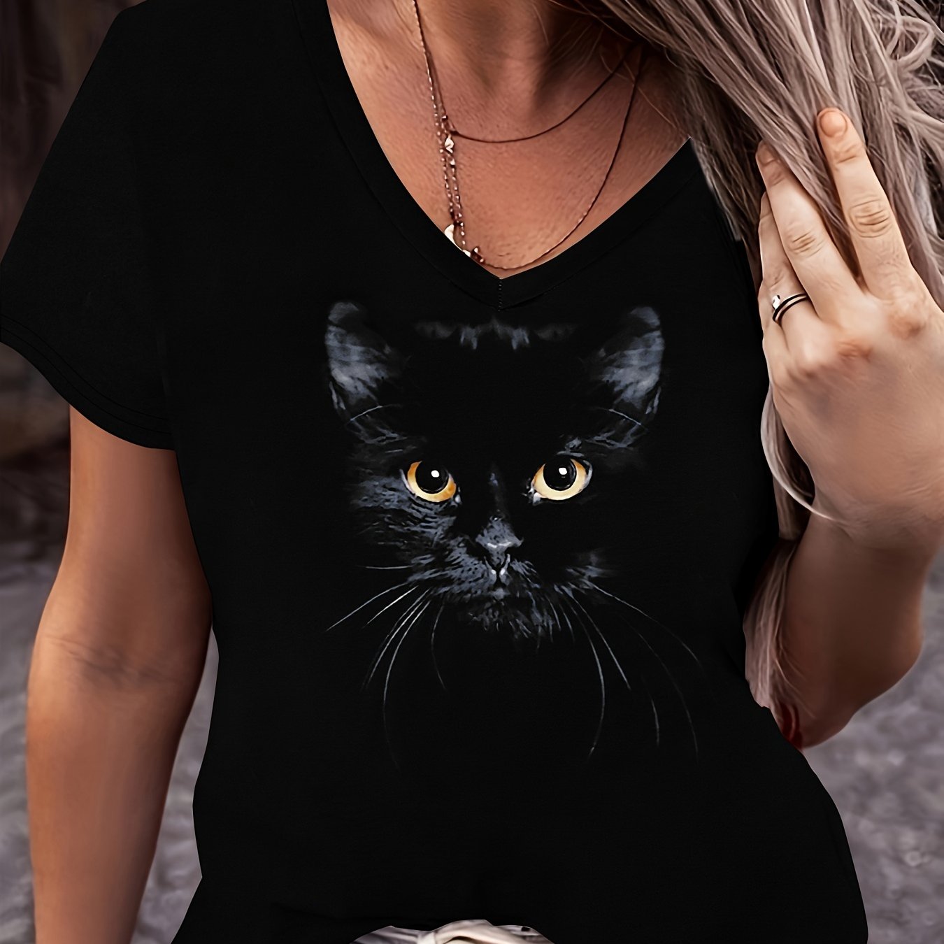 Image of 2d Print Fashion Simple Elegant Cartoon Animal Black Cat Graphic Breathable V-neck Short Sleeve T-shirt Casual Shirt New Women's Short Sleeve Top