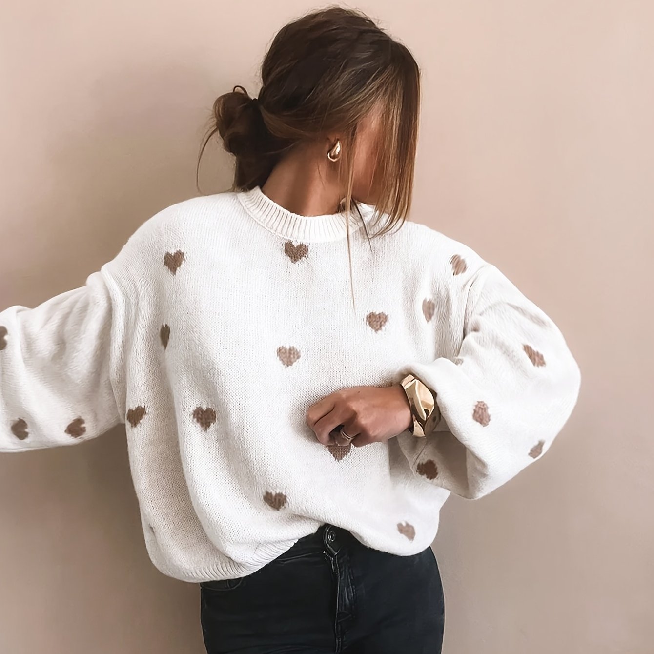A Stylish And Elegant Pullover With A Round Neck And Heart-shaped Jacquard Pattern, Featuring A Particularly Loose Fit. Suitable For Daily Wear In All : Spring, Autumn, And Winter