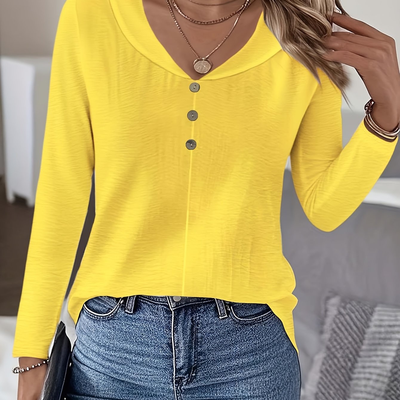 E-shop Elegante Damenbluse mit langen Ärmeln und Rundhalsausschnitt