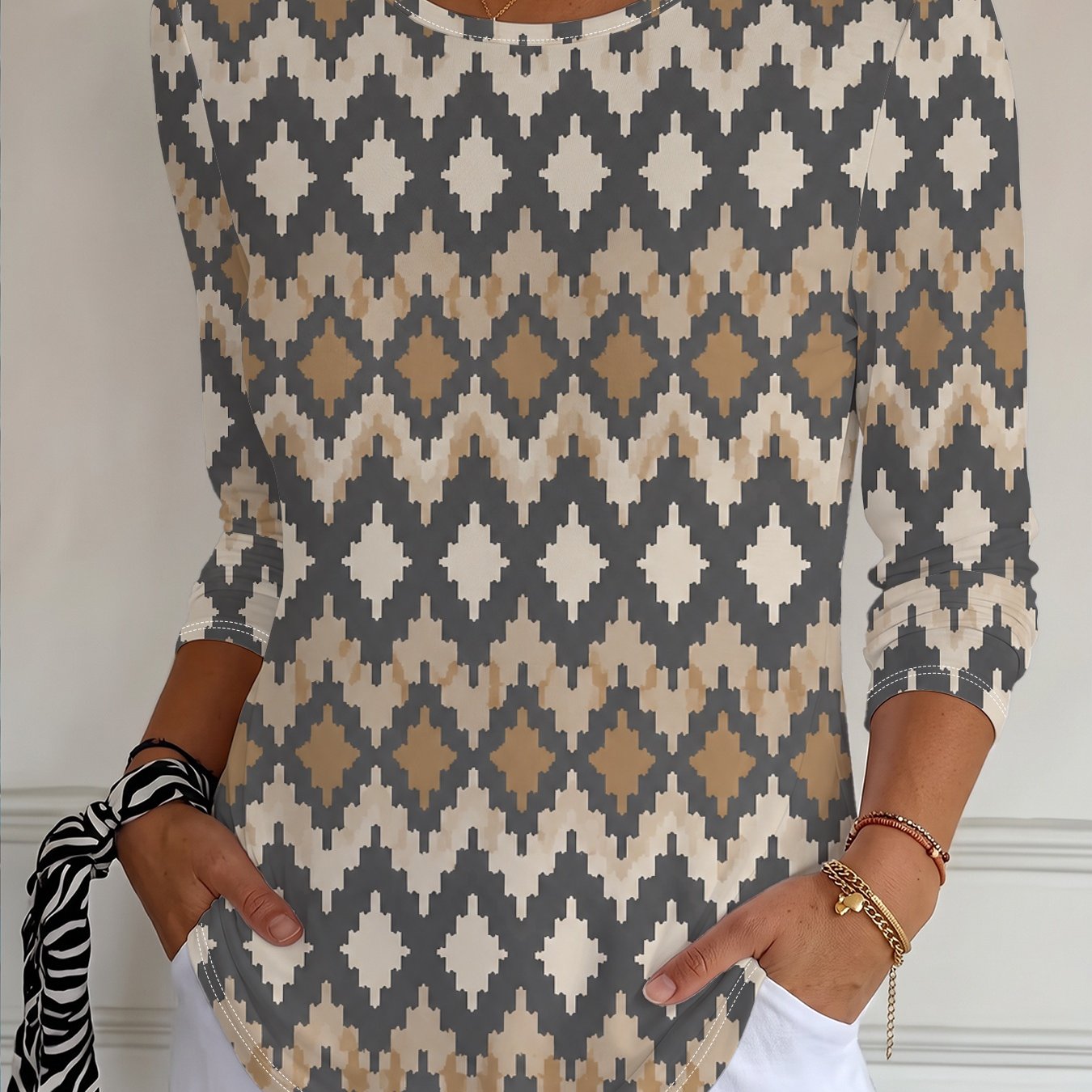 TEMU Women's Round Neck Long Sleeve T-shirt With Geometric Diamond Pattern, Soft And Comfortable Fabric, Print Design, Machine Washable, Elegant And