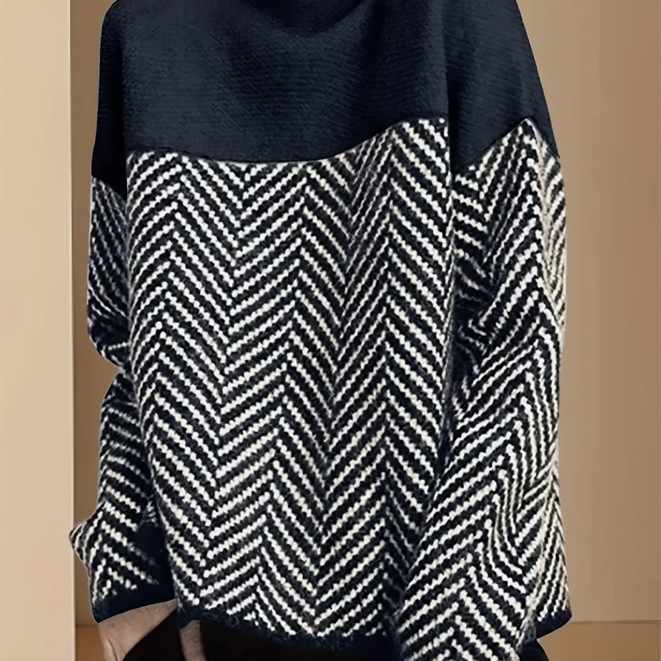 Developed Women's Sweater With Round Neck And Long Sleeves For Spring And Autumn