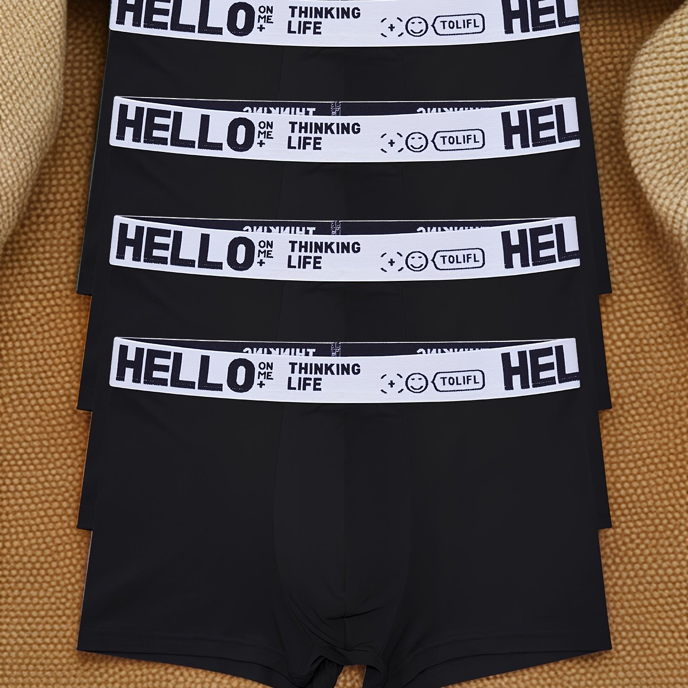 E-shop Ein Set aus vier Herren-Boxershorts aus weichem und bequemem Stoff, geeignet für lässigen Sport. Diese stylischen, hautfreundlichen, einfarbigen