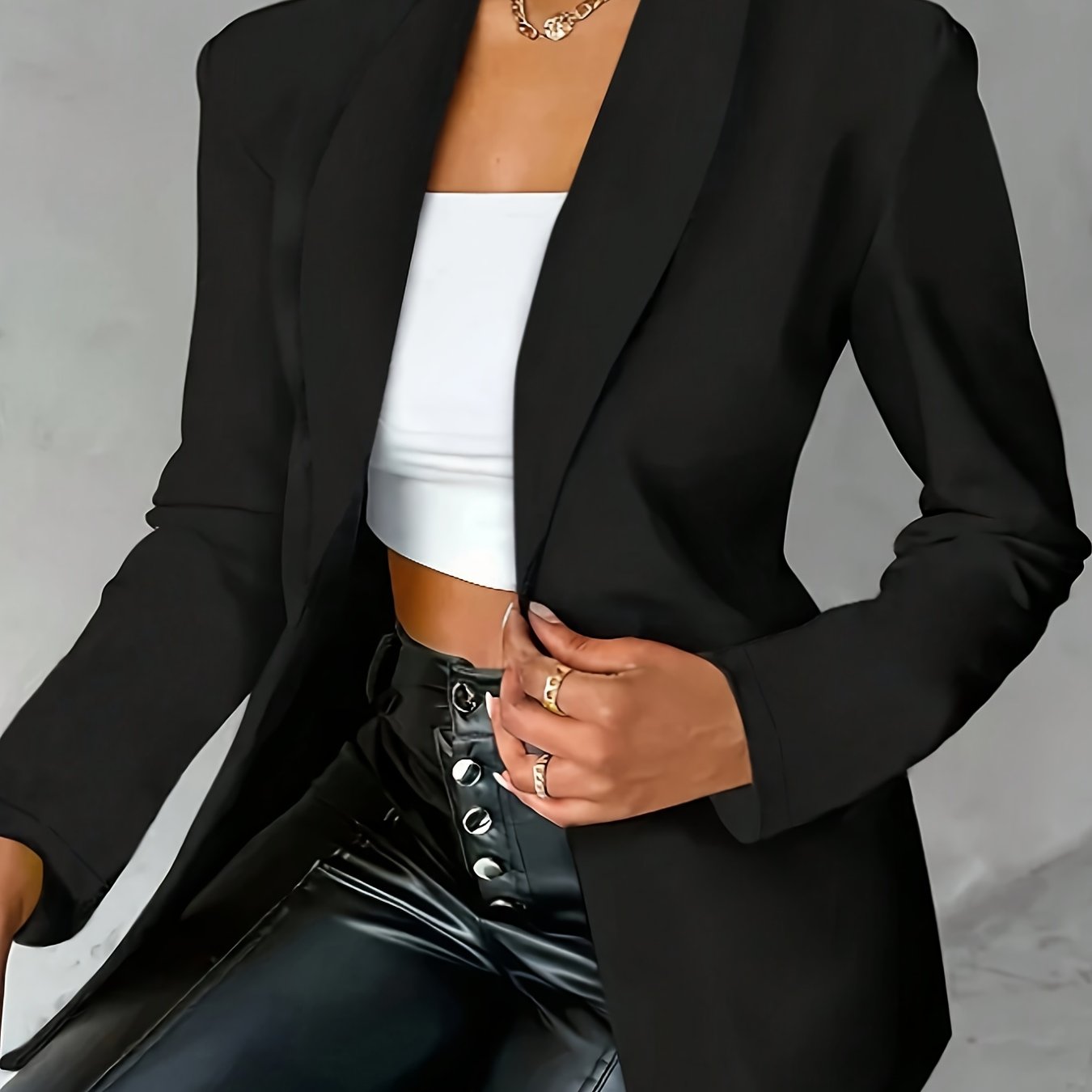 E-shop Ein neuer Damen Blazer in Unifarben mit Einreiher, für stilvolles und elegantes Pendeln, lässige , Street Fashion und Alltagsoutfits, geeignet