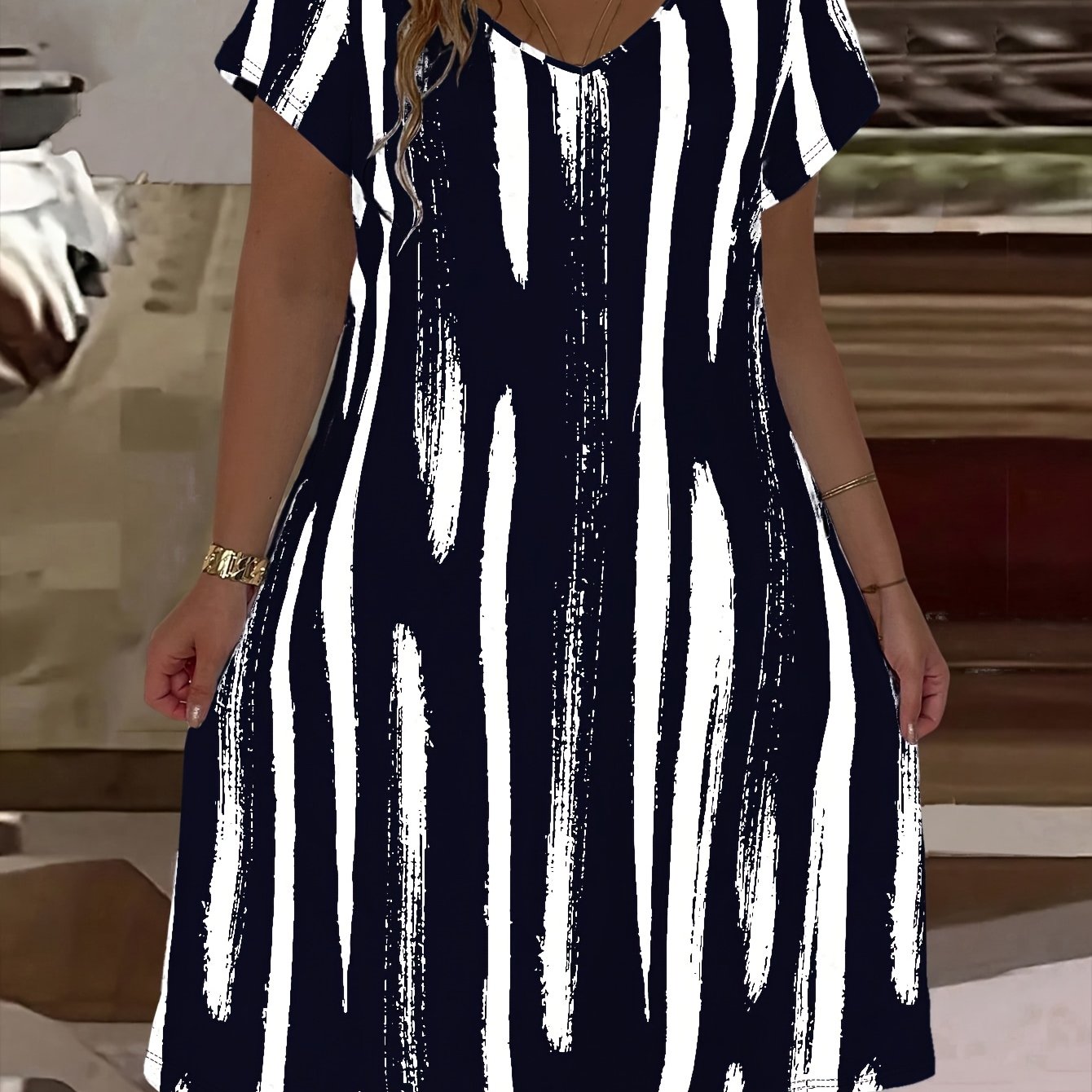 Plus Size - Plus Size - Plus Size Women's V-neck Printed Short Sleeve Dress