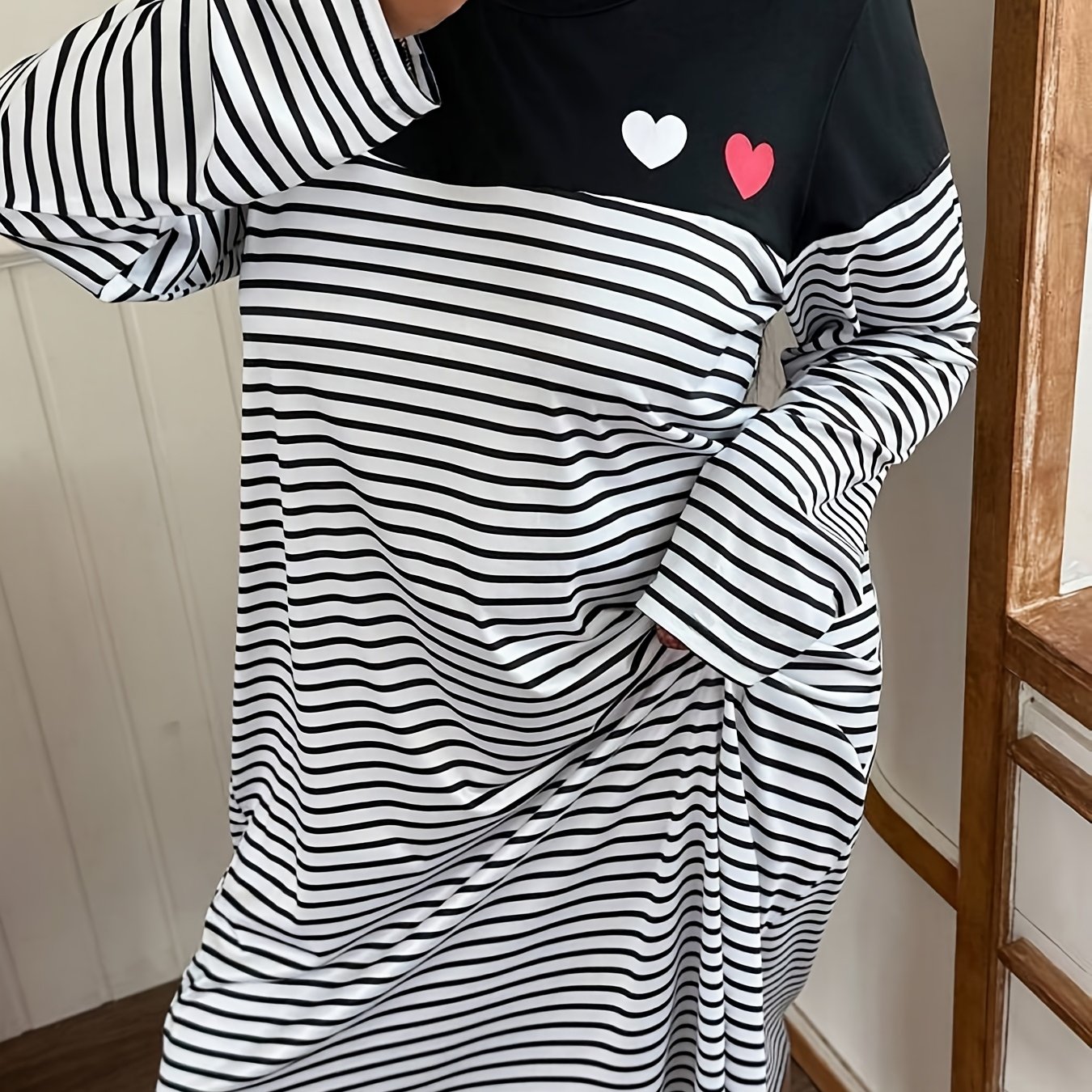 Image of Plus Size 1xl-8xl Women's Color Block Striped Print Heart Print Nightgown