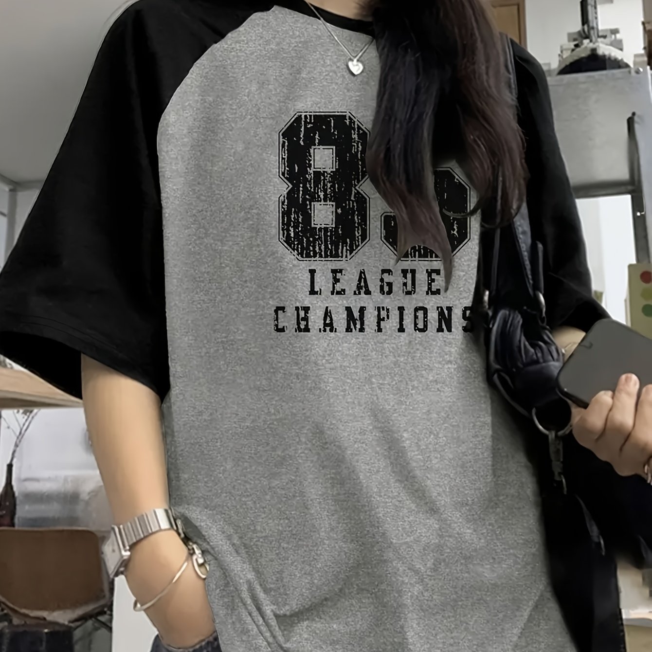 TEMU 여성용 대비되는 어깨 레터 프린트 반팔 티셔츠 여름 디자인 편안하고 통기성 좋은 캐주얼 다용도 여성 상의