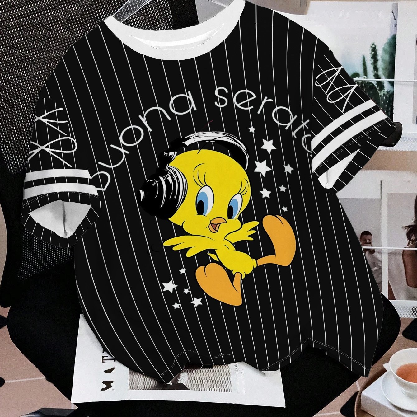TEMU ワーナーブラザース公式ス！ デジタルプリントデザイン メンズTシャツ - 夏用 カジュアル 半袖シャツ、アウトドア活動・スポーツ向け、レギュラーフィット、、通気性メッシュ生地