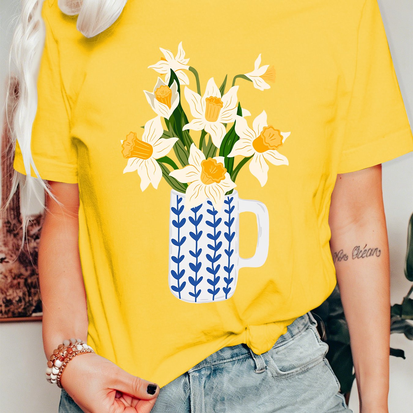 TEMU Women's Plus Size Vase & Daffodil Print T-shirt - Round Neck Short Sleeve -compatible Top | Non- Casual Casual Attire Suitable For , Machine