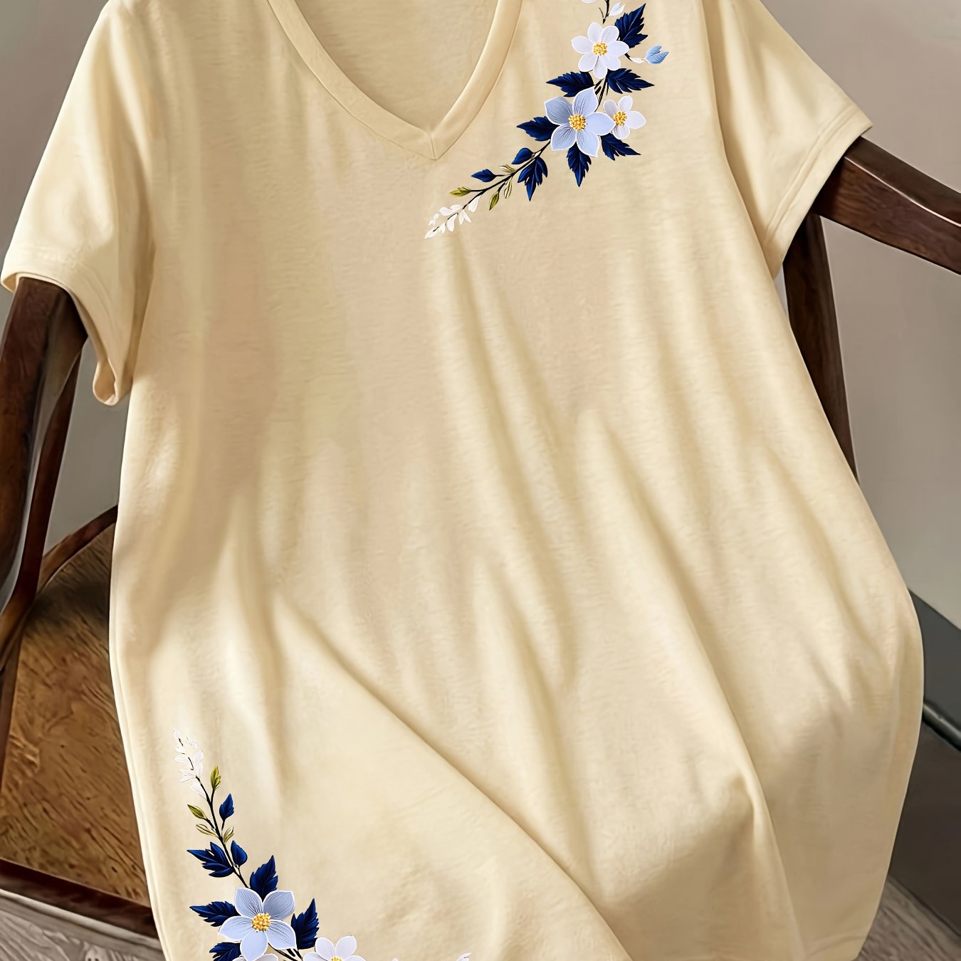 TEMU Plus Size, Plus Size - Summer Women's Plus Size Fashion V-neck Batwing Sleeve Top - Blue Floral T-shirt, Stretchy Machine Washable Versatile