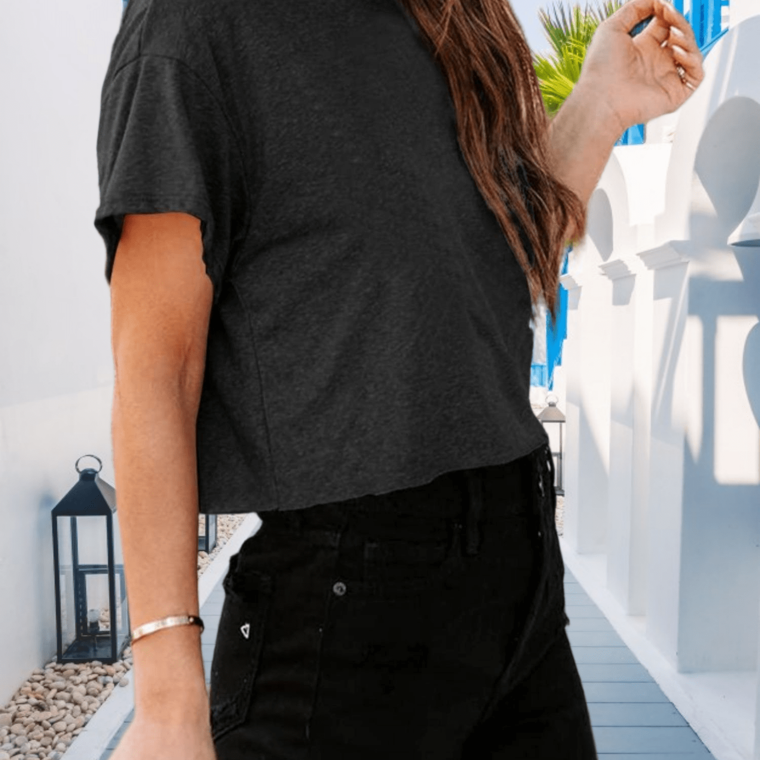 Crop Tops With A Loose Fit, Featuring Neck, Short Sleeves, And Drop Shoulders