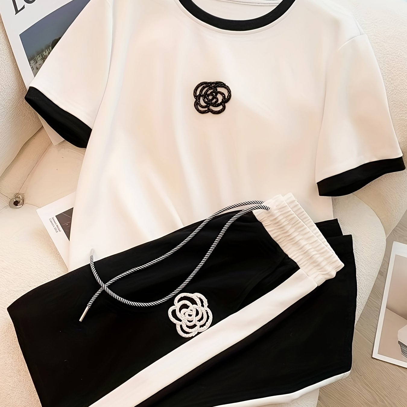 TEMU 【商品名】花柄プリントの半袖トップスとゴムウエストパンツのセットアップ。で体型を際立たせ、夏のスポーツレジャーウェアとして最適。