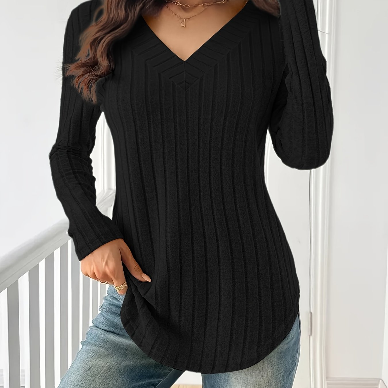 Image of Women's Spliced V-neck Ribbed T-shirt - Soft Lightweight Stretch Fabric, Casual Long Sleeve Solid Color T-shirt, Machine Washable, Suitable For Spring, Autumn, And Winter