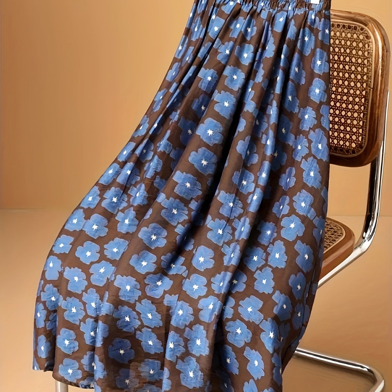 E-shop Blaues Blumenmuster A-Linien Midi-Rock für Damen mit drapiertem High-Waist-Design, das macht die Hüften bedeckt