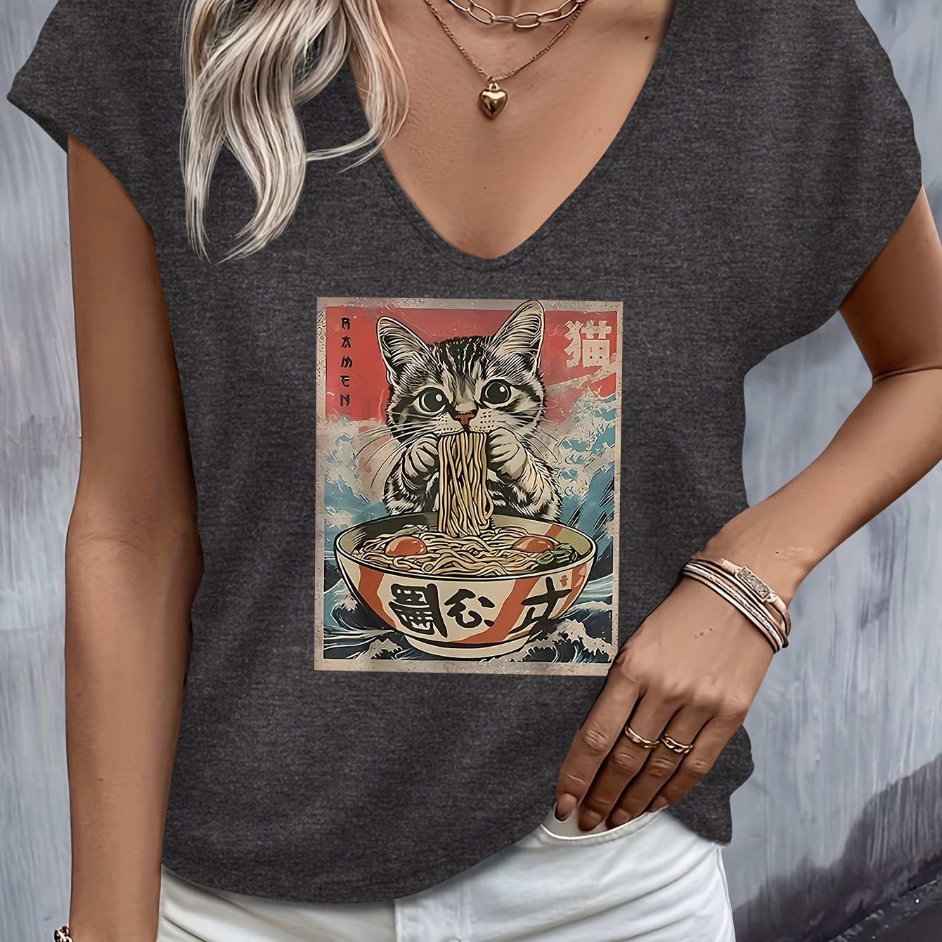 TEMU T-shirt femme décontracté, simple, polyvalent et confortable à manches courtes et col en V, motif chat anime vintage mangeant du ramen