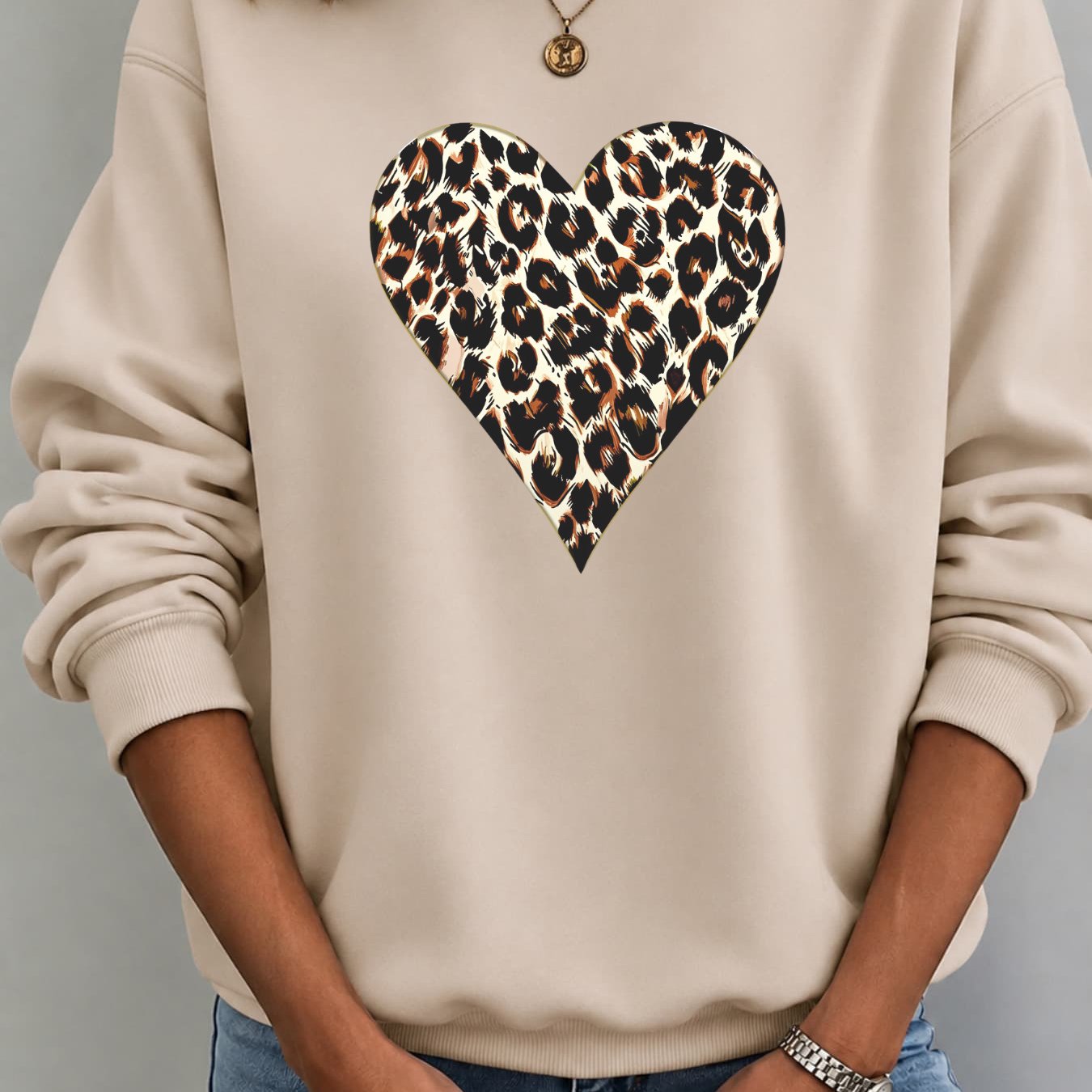 Image of Autumn/winter New Fleece Pullover Hoodie: Women's Casual Loose Fit Sweatshirt With Heart Leopard Print, Breathable And Comfortable, Daily Wear, Round Neck