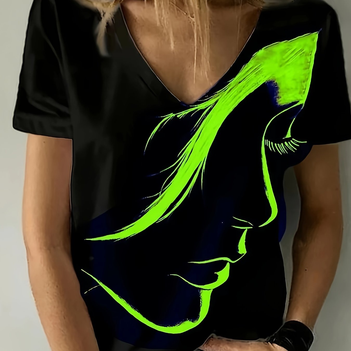 Image of Figure Print V Neck T-shirt, Casual Short Sleeve Top For , Women's Clothing