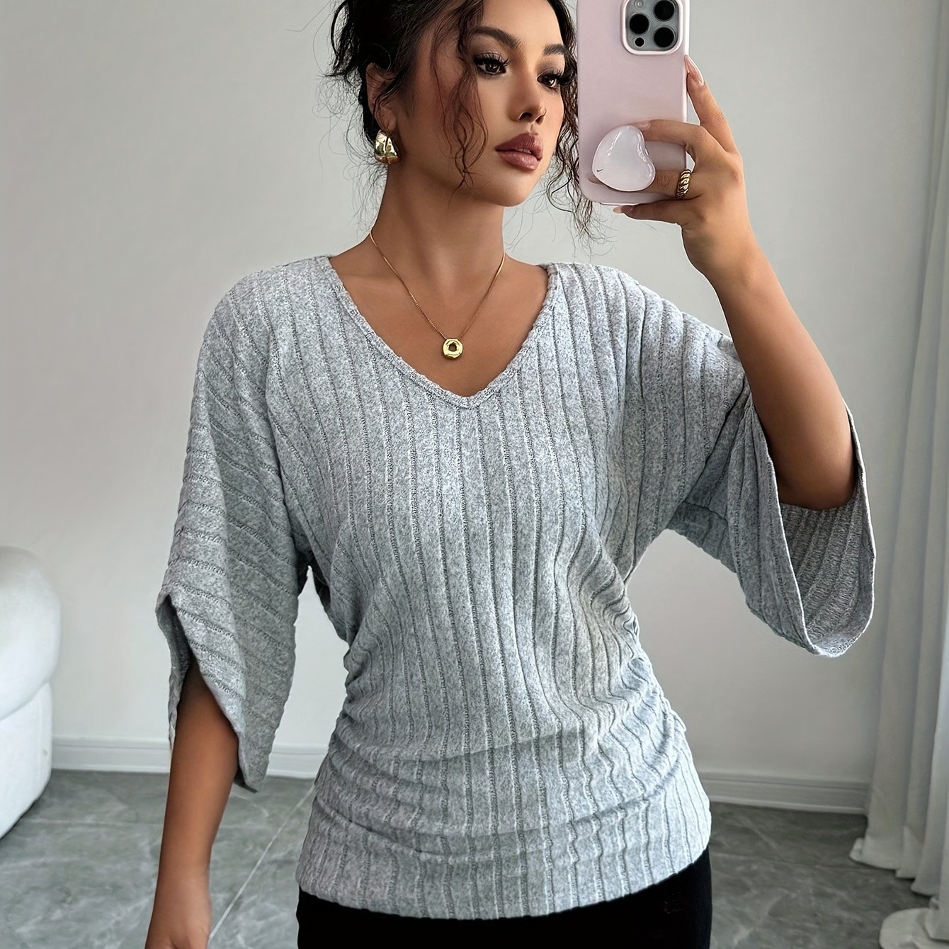 E-shop Damenoberteil mit V-Ausschnitt und kurzen Ärmeln, für einen entspannten und eleganten Look entworfen