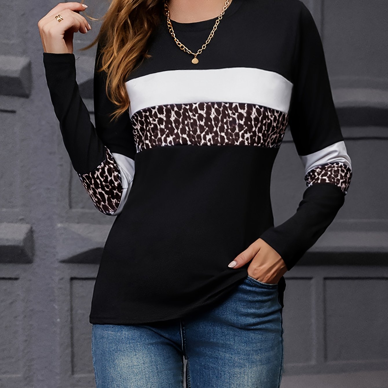 Leopard -block Round Neck Long Sleeve T-shirt
