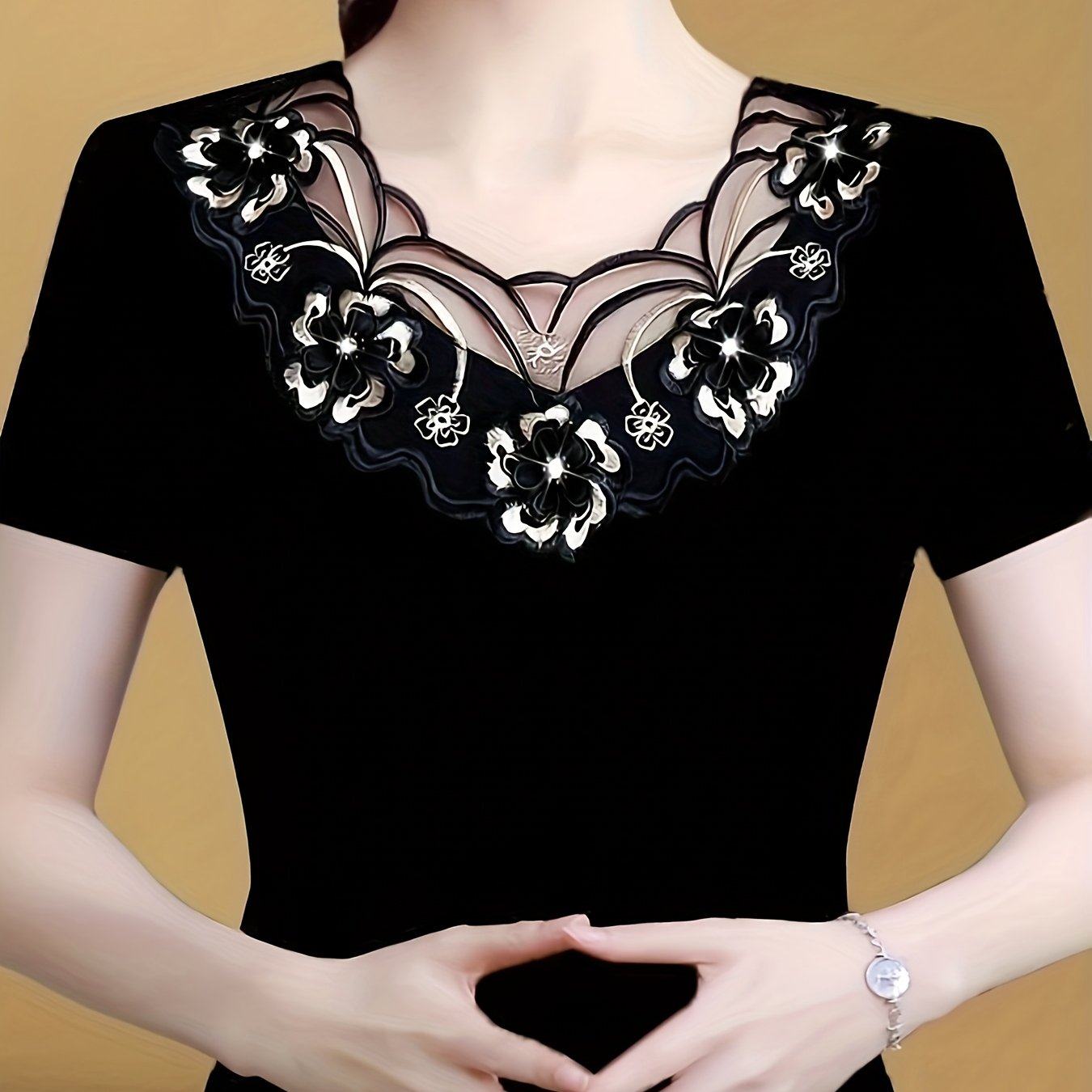 E-shop Elegantes verführerisches, halbtransparentes Spitzen-Top mit dreidimensional besticktem Blumen-Ausschnitt aus Perlen, schmal geschnittenes