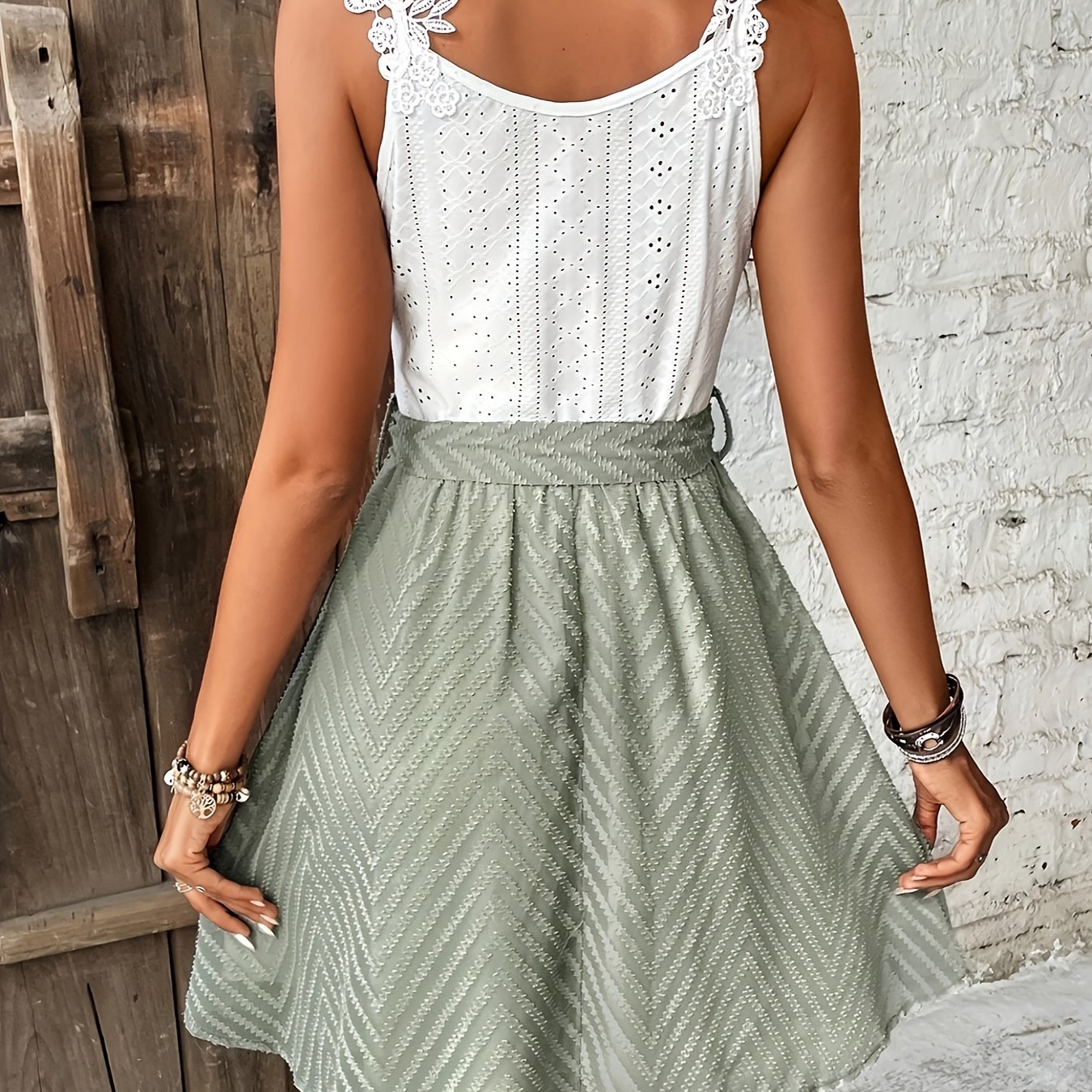 E-shop Das Modell BK041502 ist ein elegantes Kleid, das für den täglichen Büroalltag und Freizeitaktivitäten konzipiert wurde. Es zeichnet sich durch