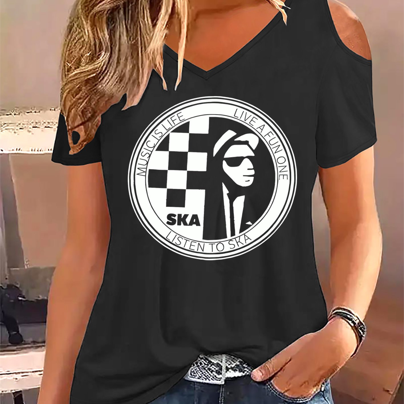 TEMU Fashionable Women's T-shirt With A Printed Design And V-neck, Stylish Off-shoulder Short-sleeve T-shirt For Women