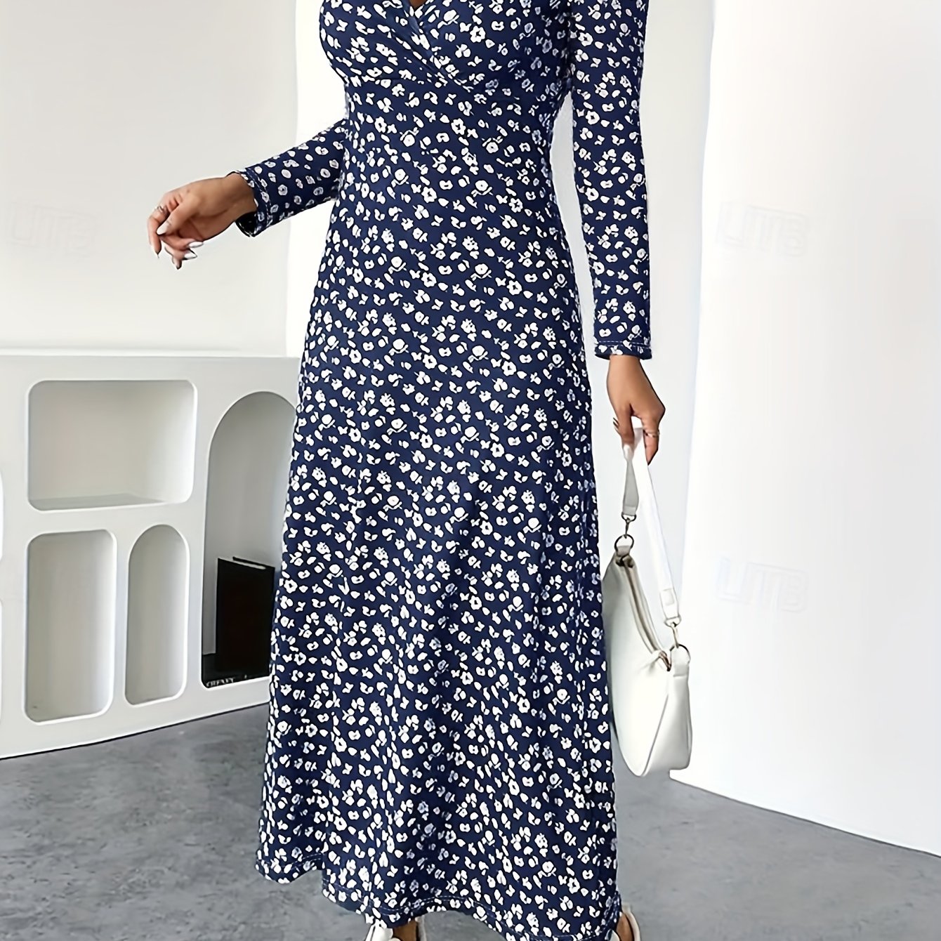 Fashionable Women's Floral Print Dress For Autumn And Winter, Perfect For Shopping, Parties, And Showcasing Your Figure, Suitable For Evening Events With Long Sleeves.
