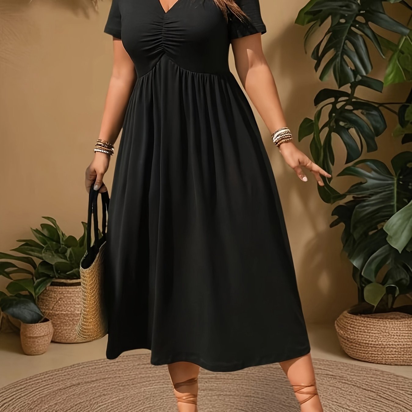 Plus Size, Elegant Casual V-neck Pleated Short-sleeve Plus-size Women's Dress, New Arrival