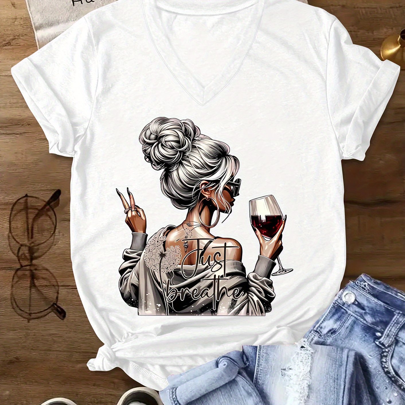 Image of Casual Short-sleeve V-neck T-shirt With Graphic Print, Perfect For Spring And Summer, Made From For Women