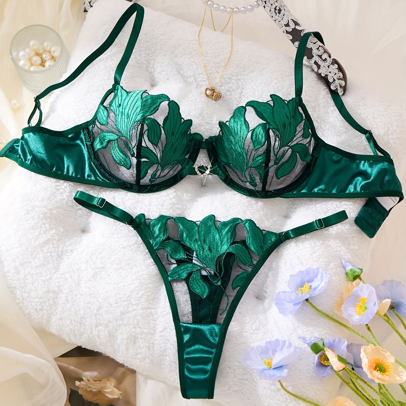 E-shop Grünes Lilien-Stickerei Damen BH und String Set | Hohles Herz Design, Halbtransparenter -BH, Verstellbarer String mit Falltendem Bund, Dessous