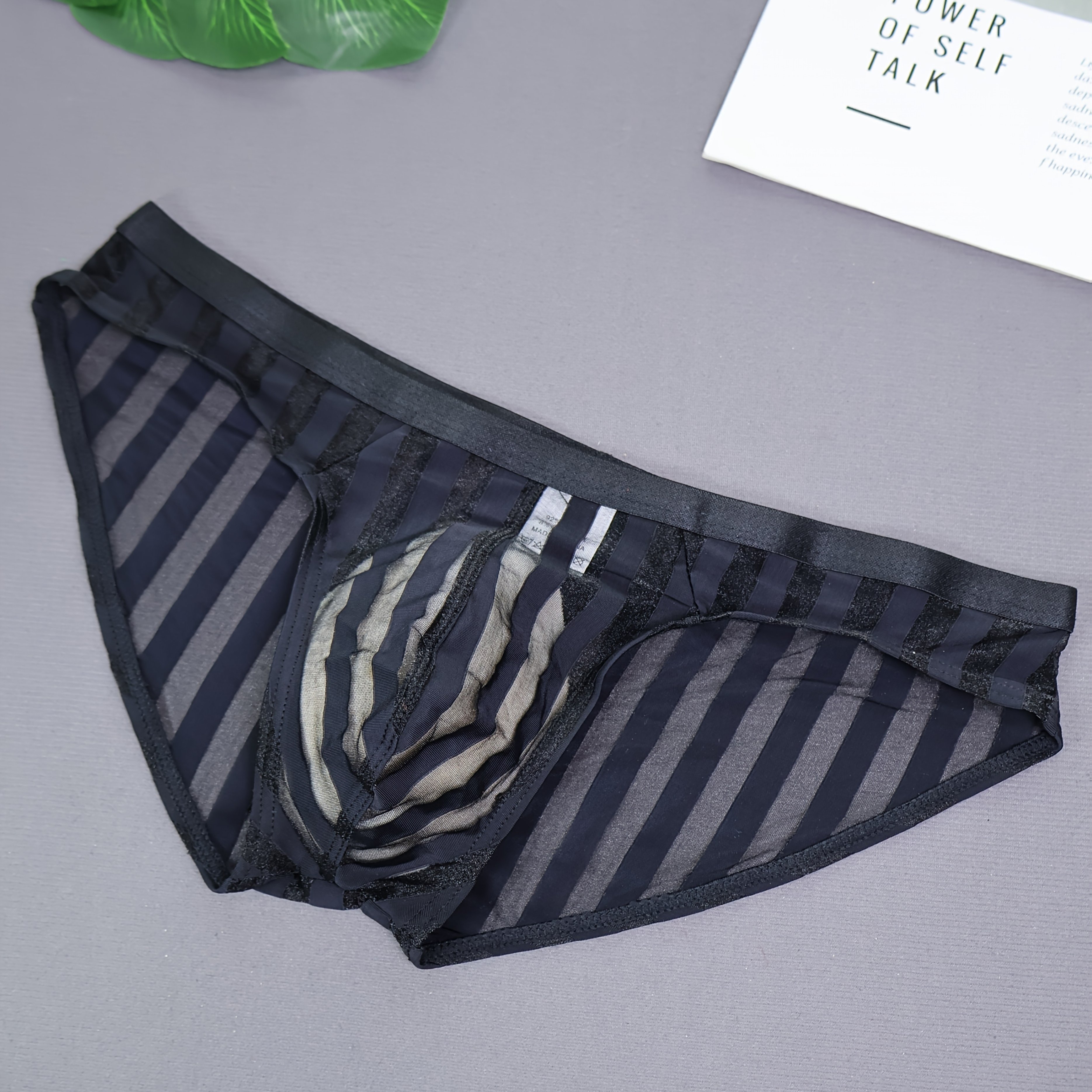 E-shop Eine Einzelpackung gestreifter, halbtransparenter, atmungsaktiver Herren-Slips