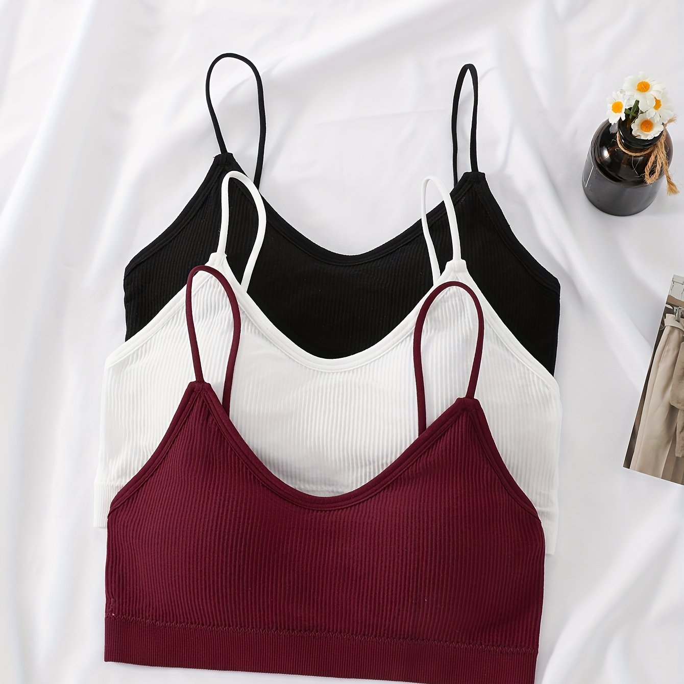 A Set Of 3 Casual And Comfortable Wire-free Camisoles