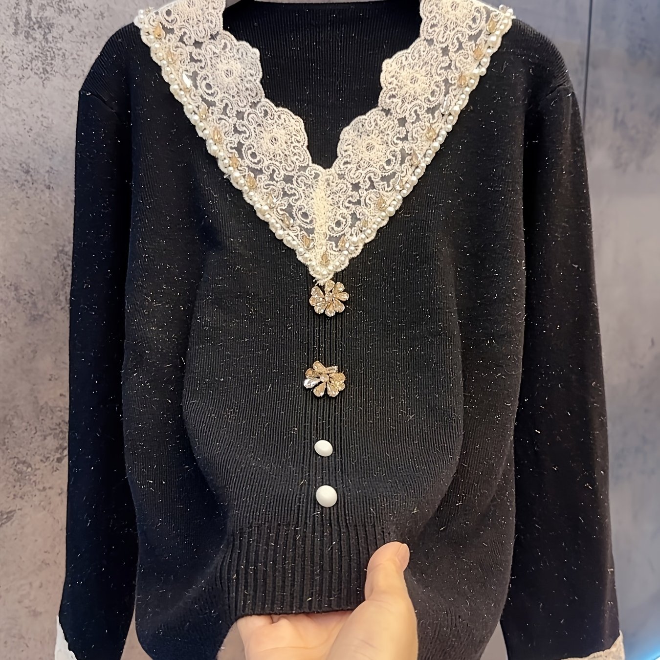 TEMU Grande Taille, [Vêtements pour Femmes Taille Plus 80-200 Livres], Haut à Col en V en Dentelle Patchwork Tendance et Polyvalent 2069