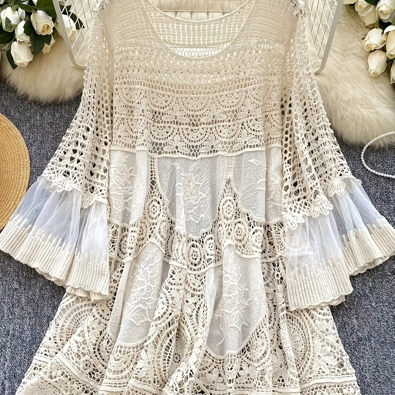 E-shop Bohemian Style Häkel-Spitze Hohle Schlagärmel Rundhalsausschnitt Dünner Pullover Damen Mid-Length Cover-Up Top