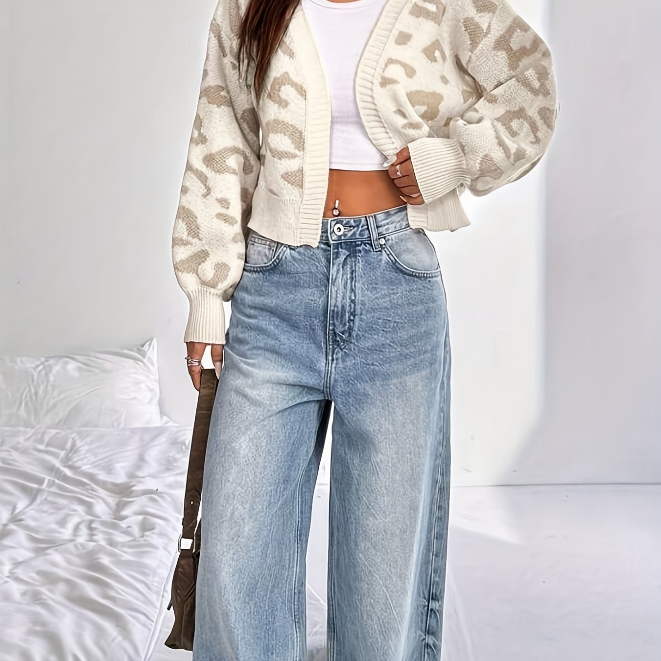 E-shop Damen-Cardigan in weißem Leopardenmuster, lockerer Schnitt, minimalistisches Design, ideal für Herbst Winter, für lässige Outfits