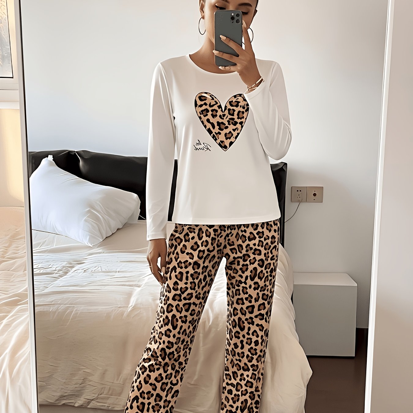 E-shop Elegantes Schlafanzug-Set mit Leopardenmuster und Herzmuster, lässiges T-Shirt mit Rundhalsausschnitt und langen Ärmeln + lässige Hose, bequeme