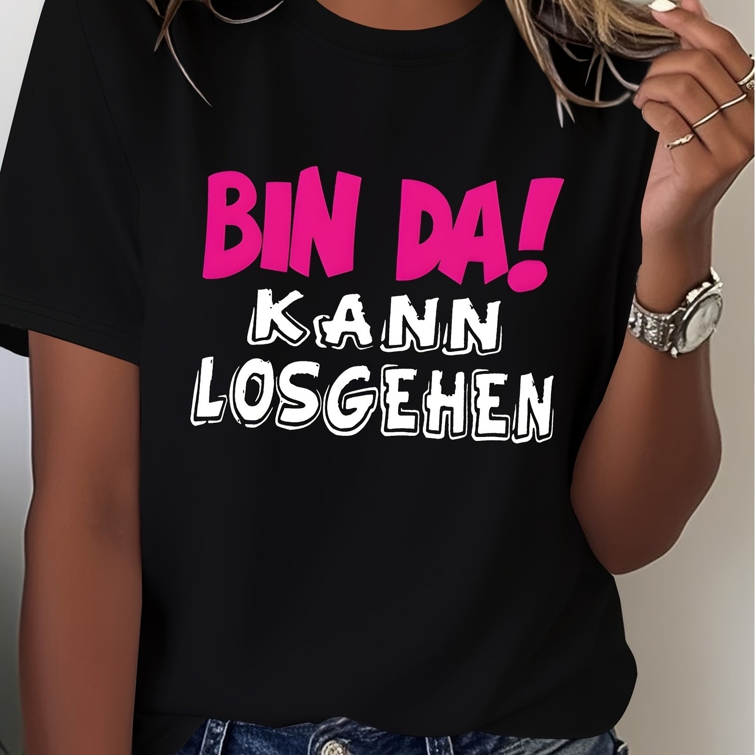 Image of Plus Size, Women's German T-shirt "bin Da!" & German Text Print - Short-sleeve Top With German Phrases, Comfortable Round Neck Casual Suitable For German , Everyday Outfits, Machine Washable Clothing