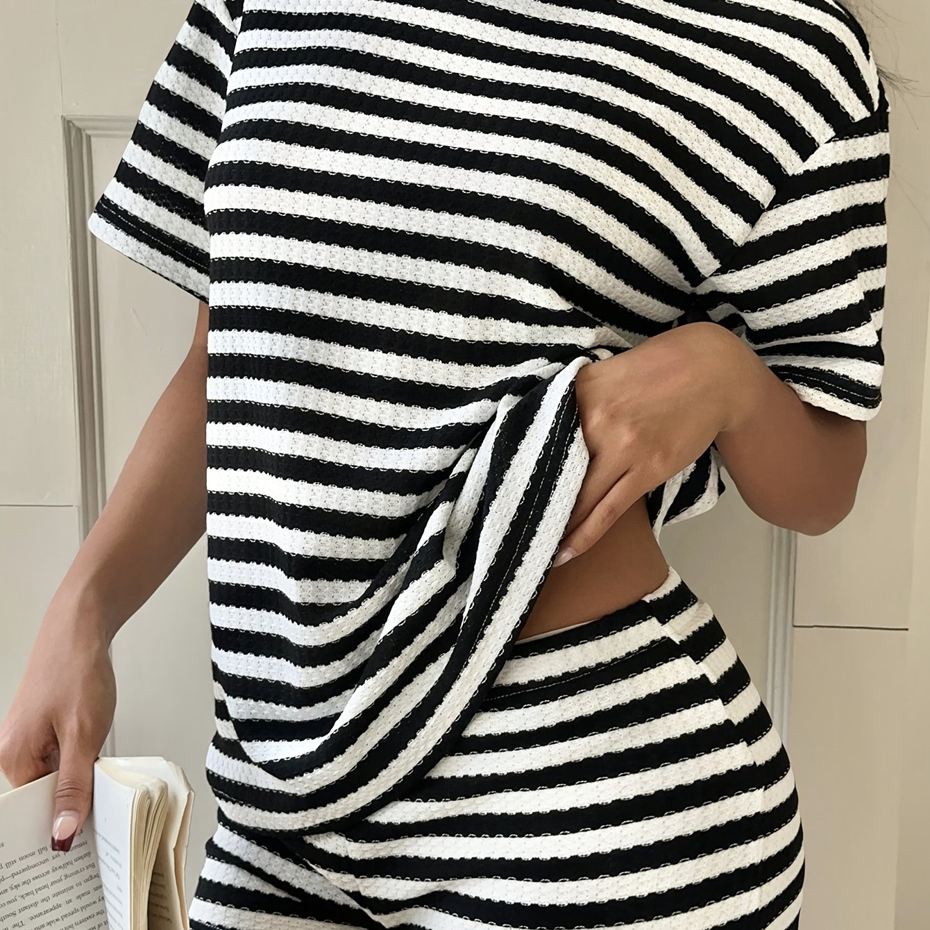 TEMU Women's Casual Round Neck Waffle Texture Jacquard Fabric Black And White Contrast Ultra-short Shorts 2pcs Set