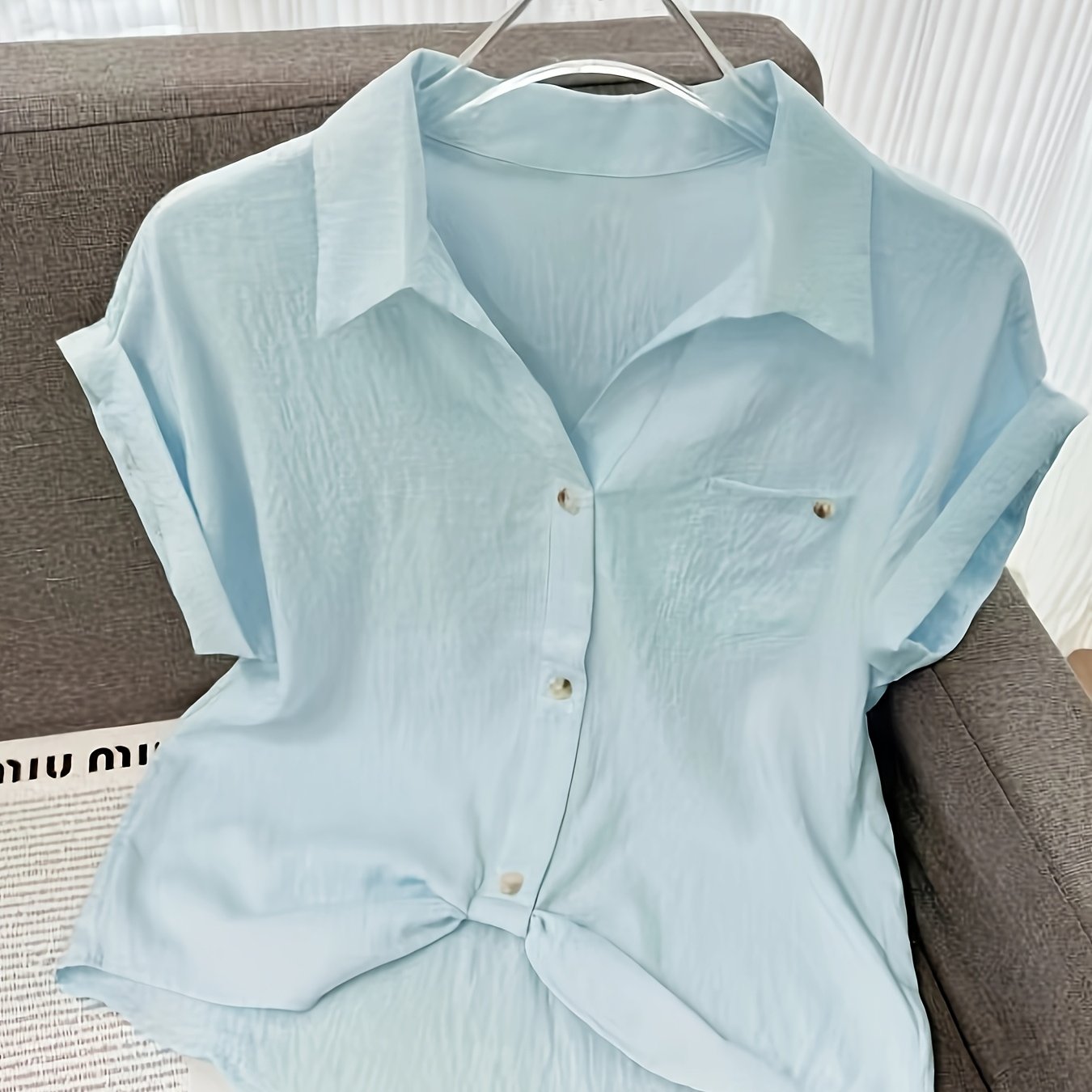 TEMU Minimalist Light Blue Short-sleeved Shirt With A Neat And Turn- Collar And . The Loose Fit Is Suitable For Commuting, Easily And Comfortable